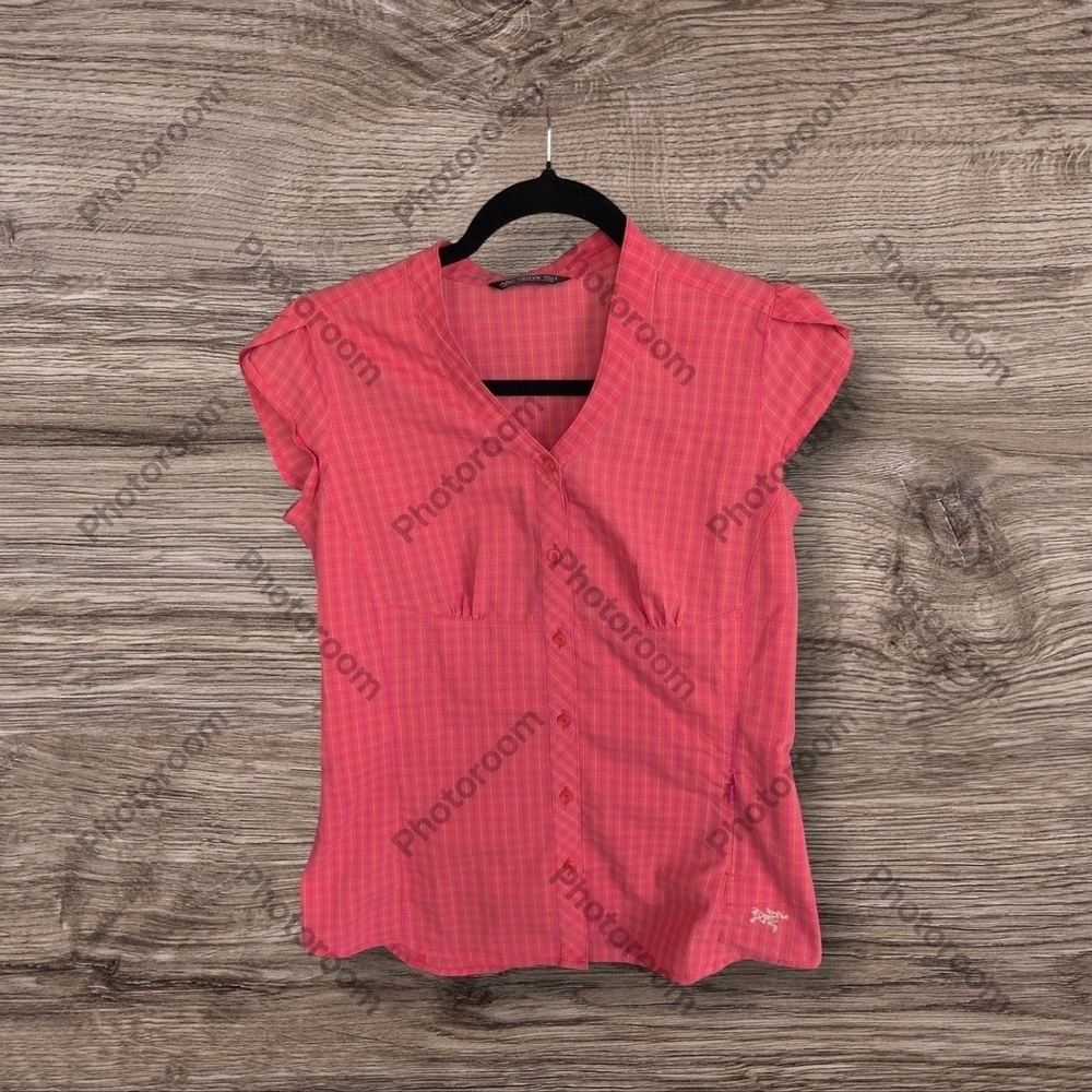Arc'teryx Pink Plaid V-Neck Short Sleeve Button-Up Blouse Women's Regular Size